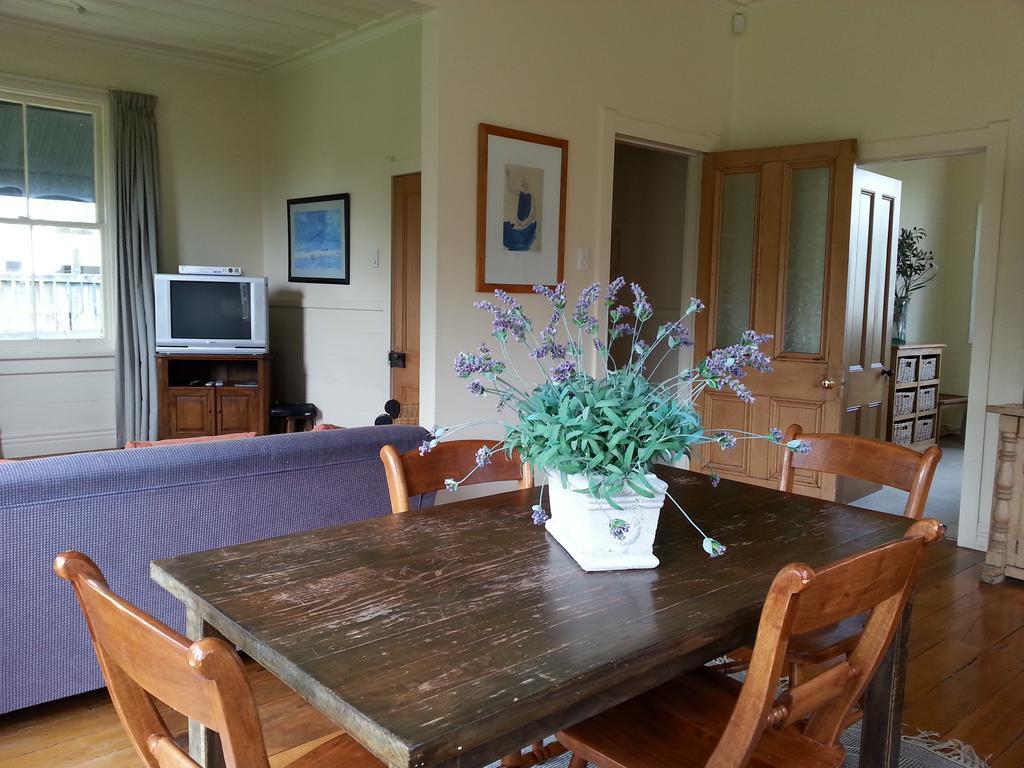 Villa The Vicarage Martinborough Zimmer foto